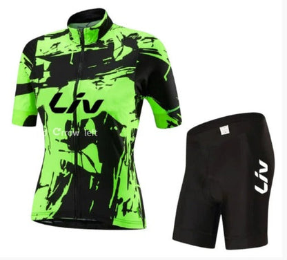 BORA cycling outfit | short-sleeve cycling jersey + bib shorts